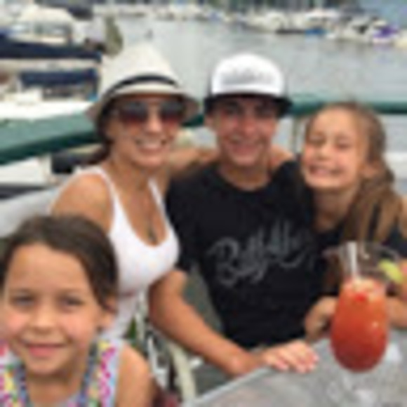 Meet your Posher, Melissa - Picture 1 of 1